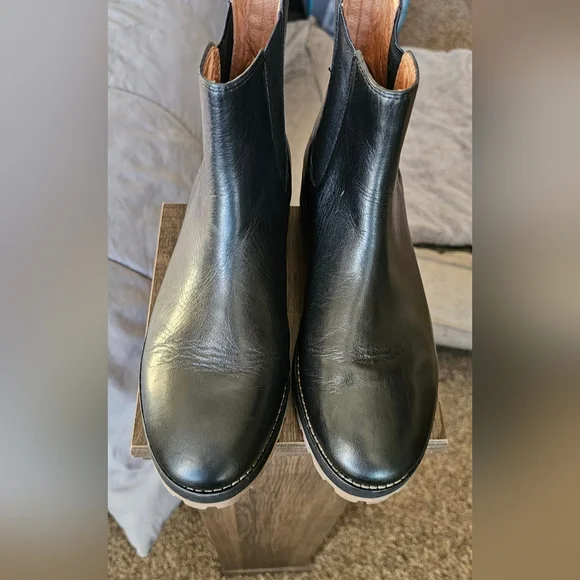MADEWELL Genuine Leather Chelsea Boots Tan Lug sole low heel Black Size 9.5 - Picture 3 of 10